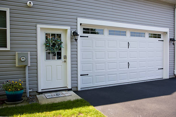 24/7 Emergency Garage Door Panel Replacement experts in Douglas County County, MN